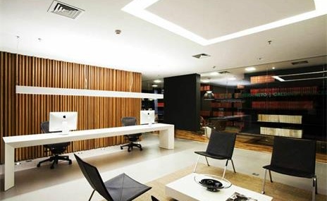 辦公空間裝修應(yīng)該先裝地板還是先裝門呢？