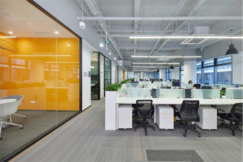 塑造出一個(gè)現(xiàn)代簡(jiǎn)潔、科技迸發(fā)的辦公環(huán)境